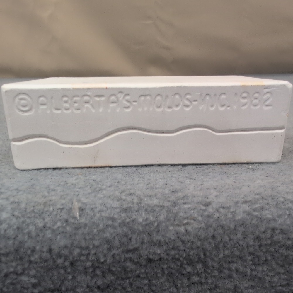 Albertas Molds A286 Vintage 1982 Skating‎ Mouse Soap Candle Plaster Mold - Picture 5 of 5
